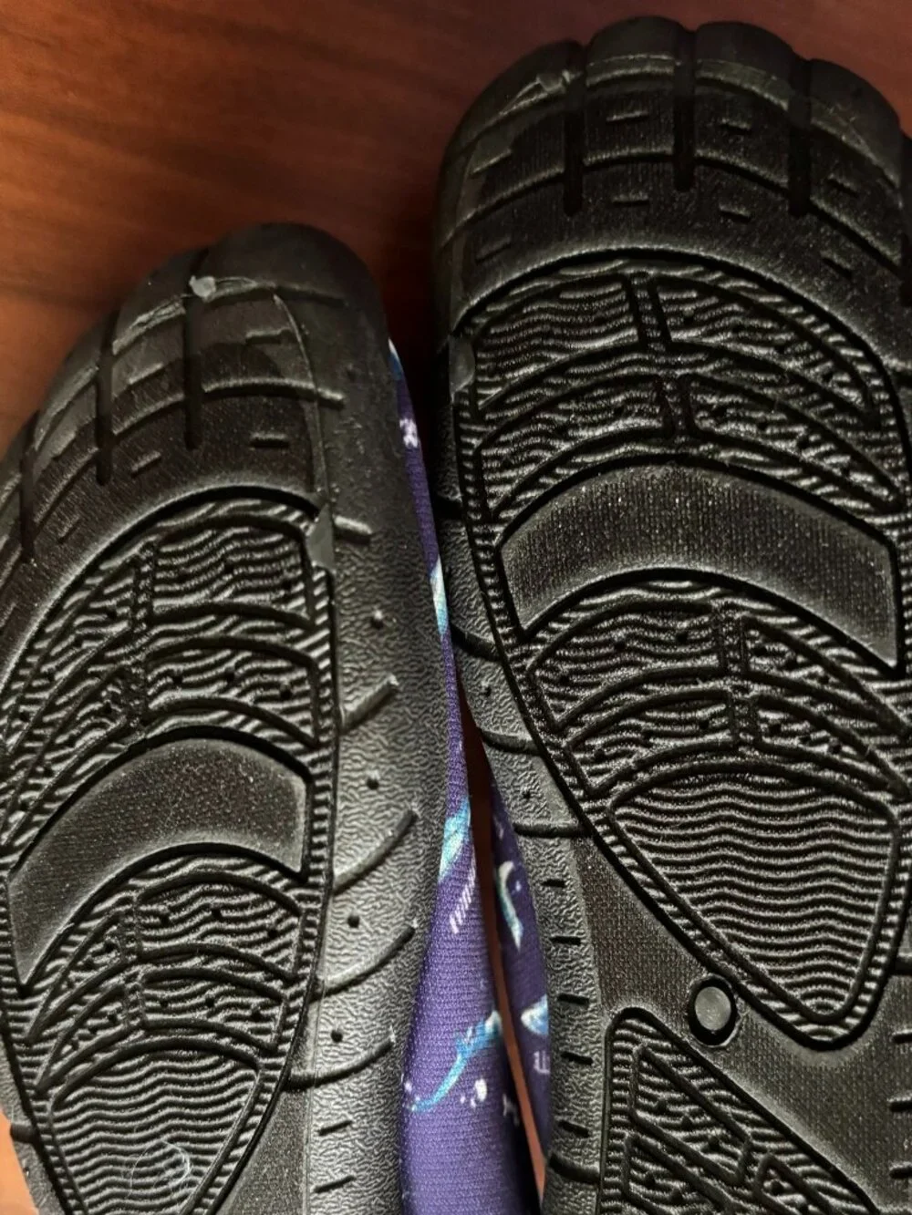 Tommy Bahama Kids Shark Water Shoes Navy Blue Size 7/8 NWT